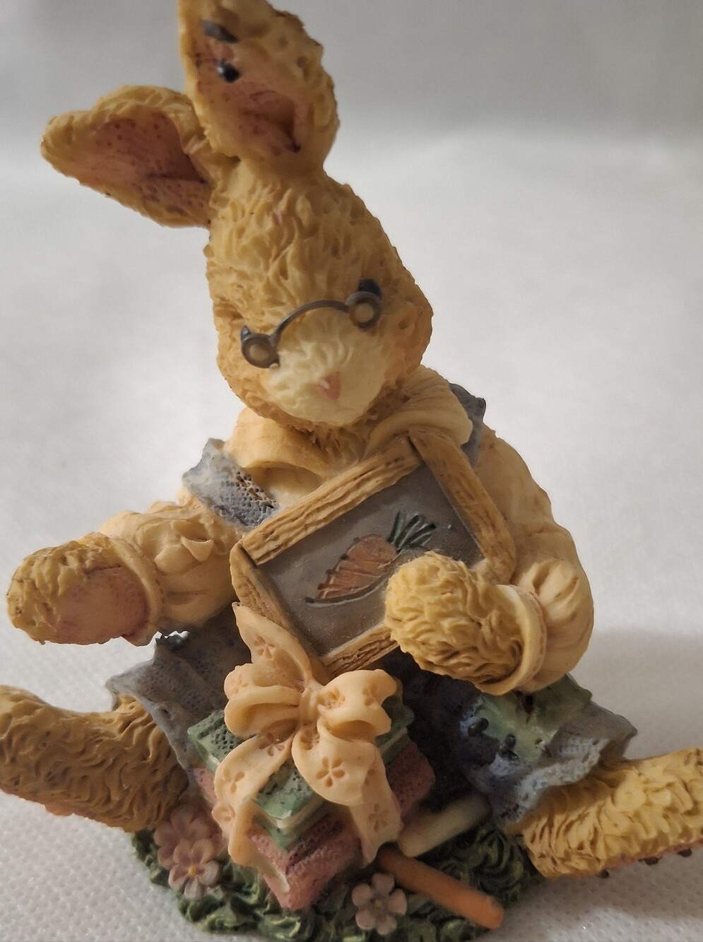 Boyds Bears & Friends Daphne The Reading Hare #2226 Resin Figurine Vintage 1994